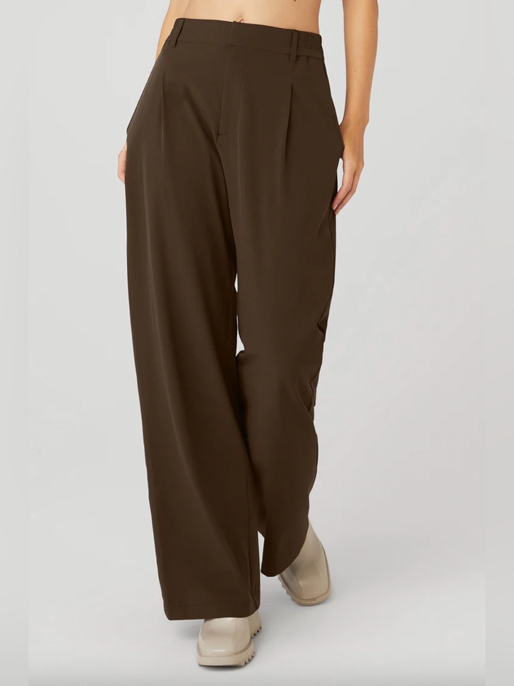 Alo yoga High-Waist Pursuit Trouser in espresso brown size S
